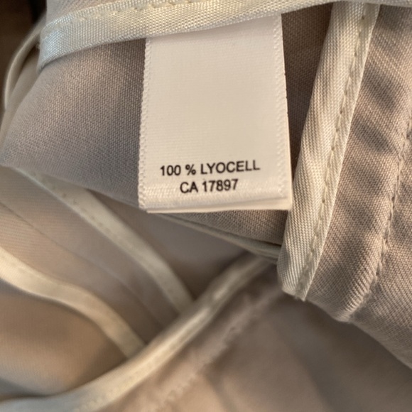 Banana Republic - women’s tie up blazer. Size 2 - Picture 4 of 12